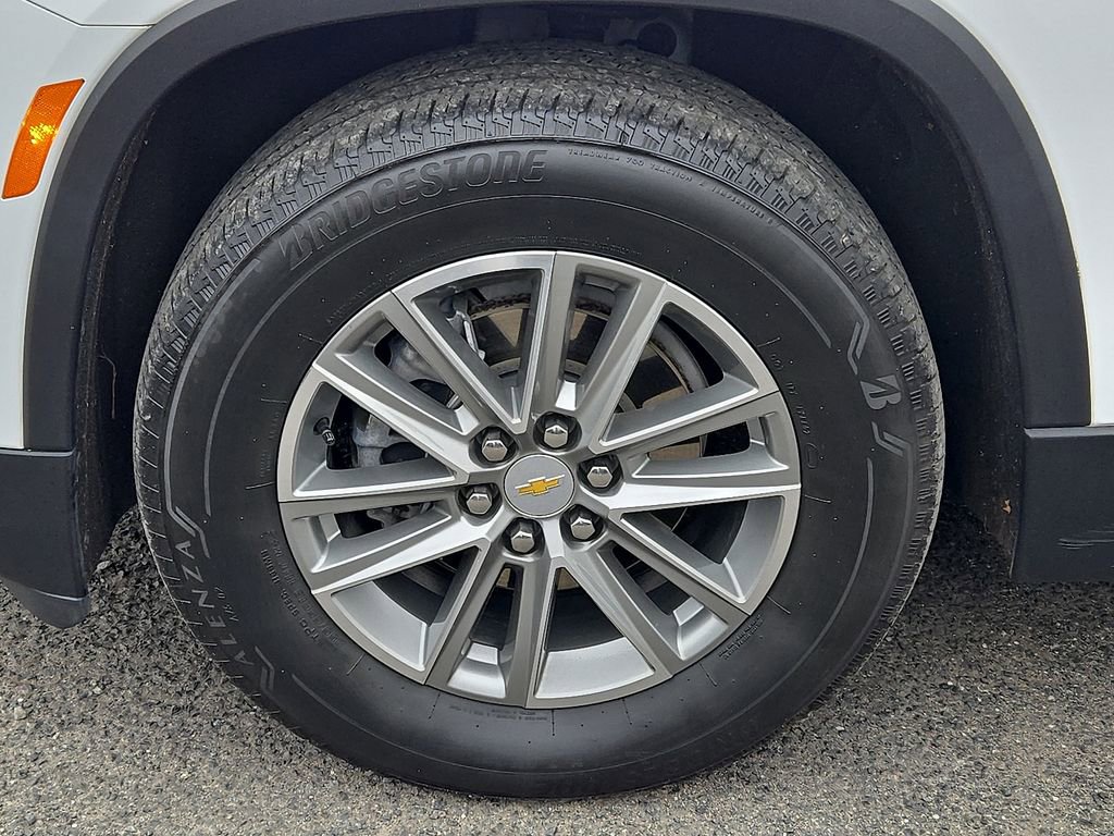 Used 2023 Chevrolet Traverse LT image 13