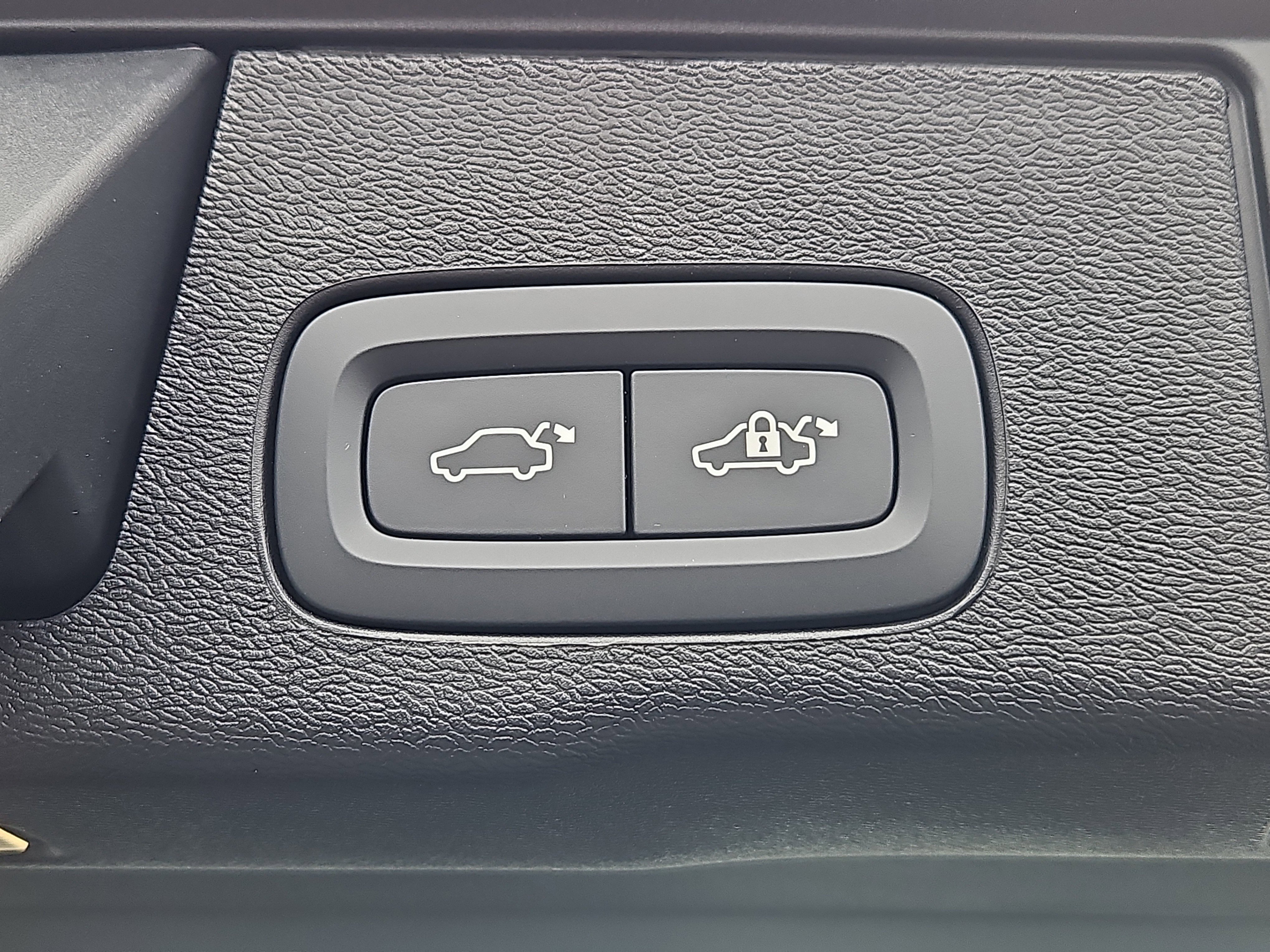 New 2026 Volvo XC60 B5 Plus w/ Protection Package Premier image 12