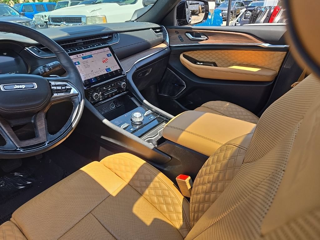 Certified 2023 Jeep Grand Cherokee Summit AWD/4WD image 16