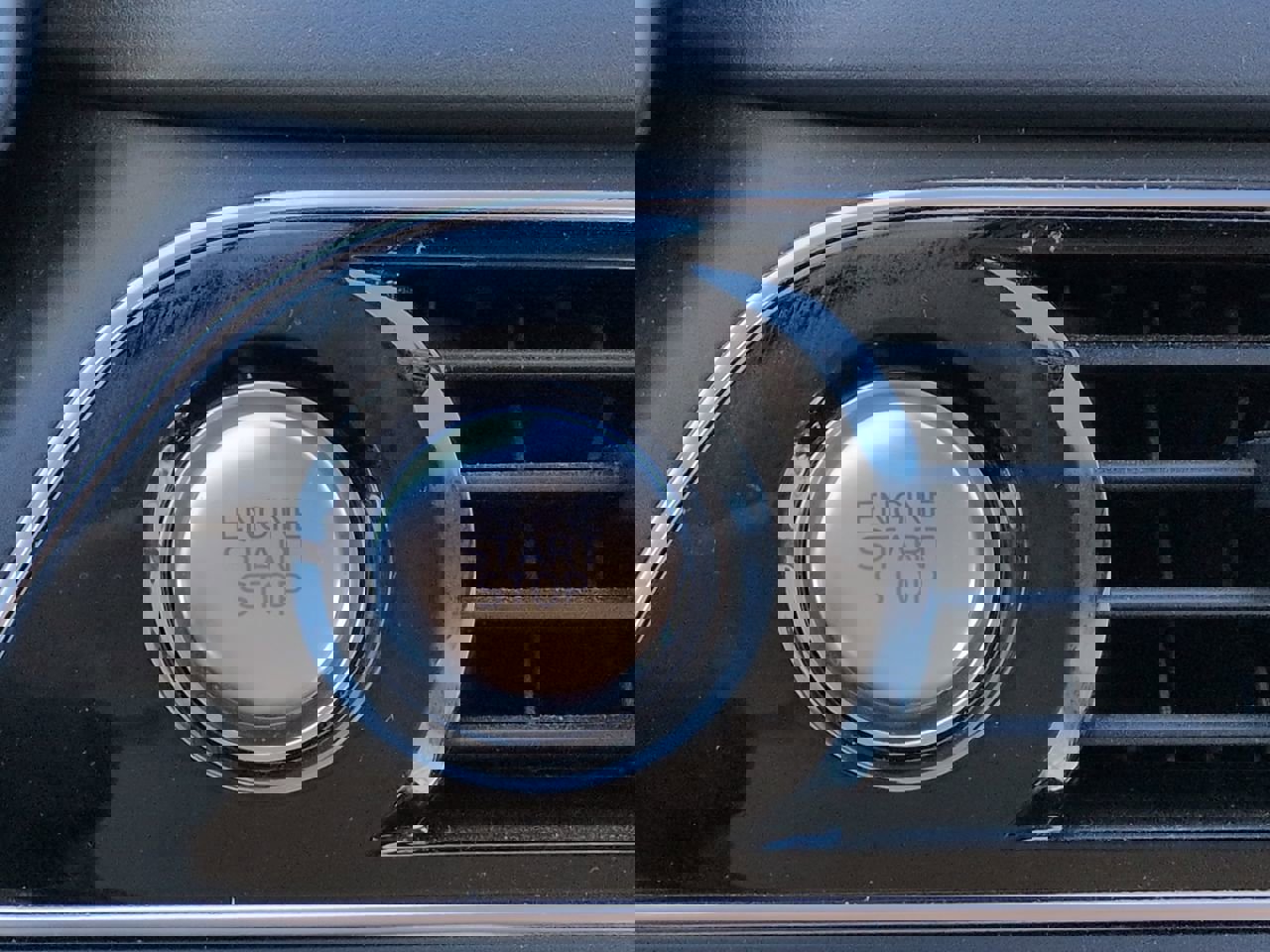 Used 2023 Genesis G70 2.0T image 27