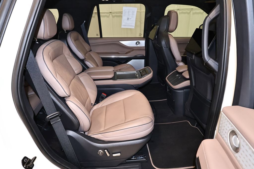 Used 2025 Lincoln Navigator Black Label image 22