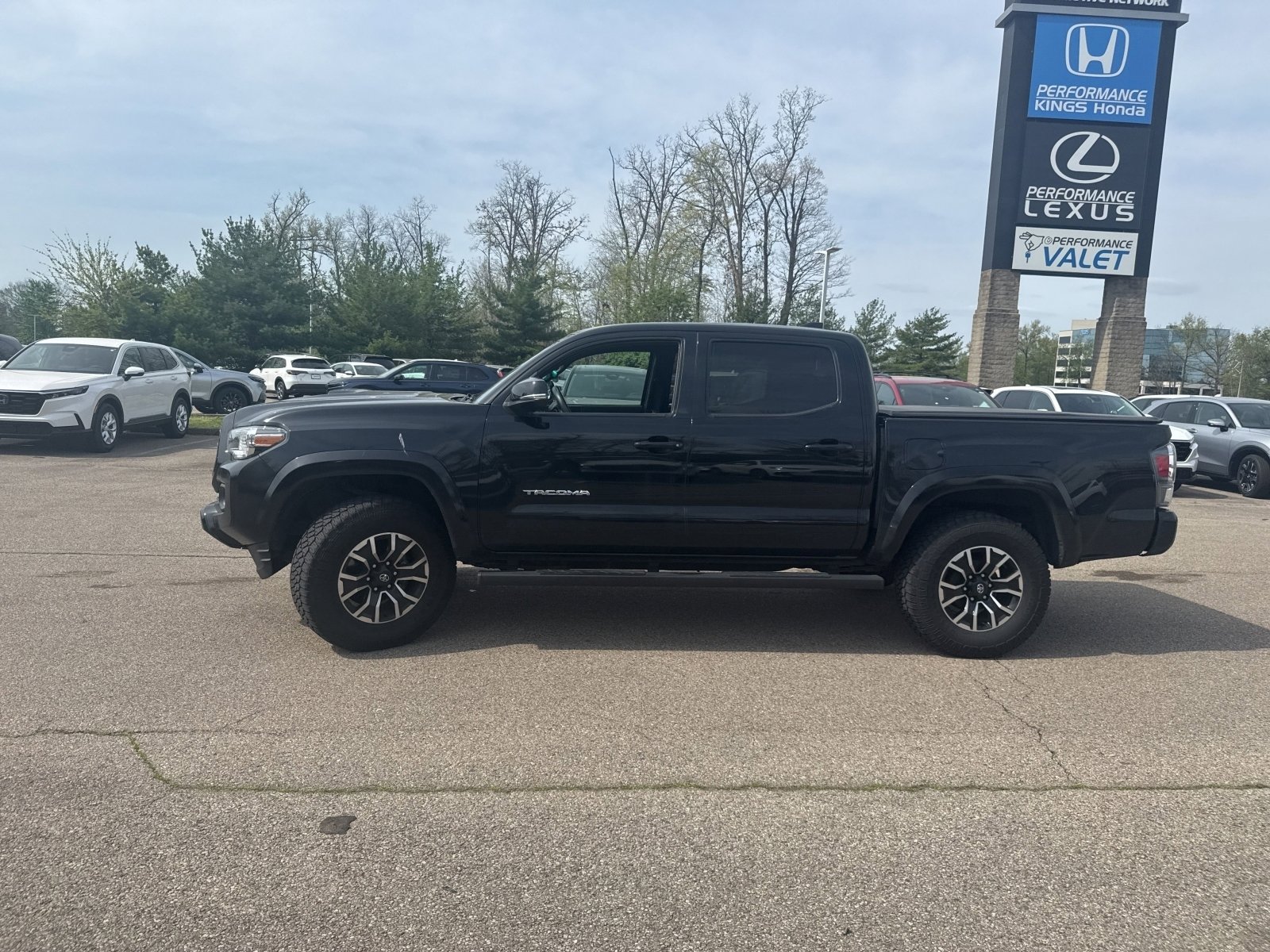 Used 2021 Toyota Tacoma TRD Sport w/ Technology Package image 3