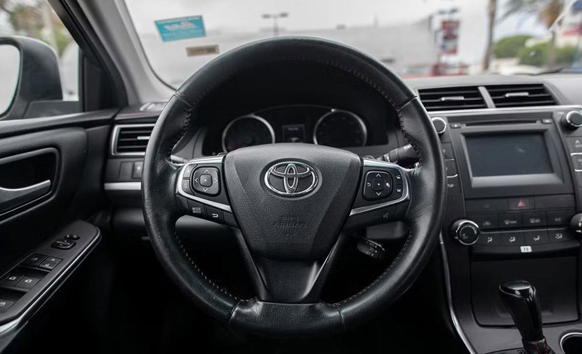 Used 2016 Toyota Camry SE image 10