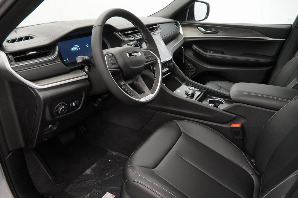 New 2025 Jeep Grand Cherokee L Limited image 16