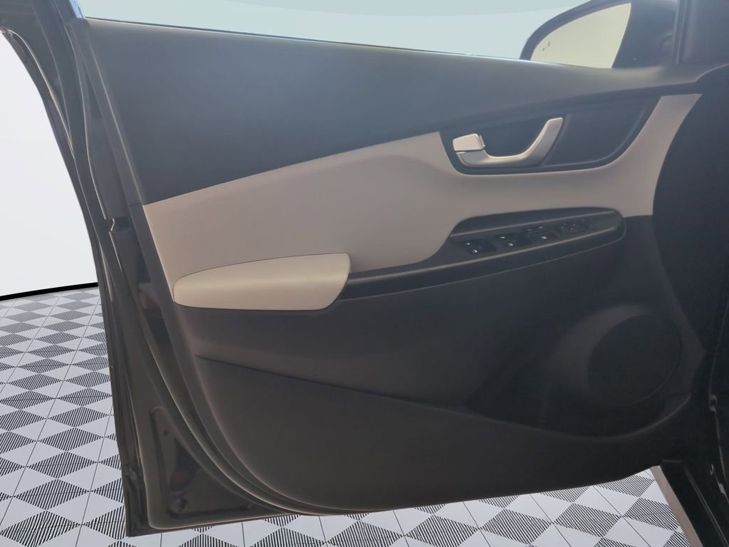 Certified 2023 Hyundai Kona SE w/ Cargo Package FWD image 10