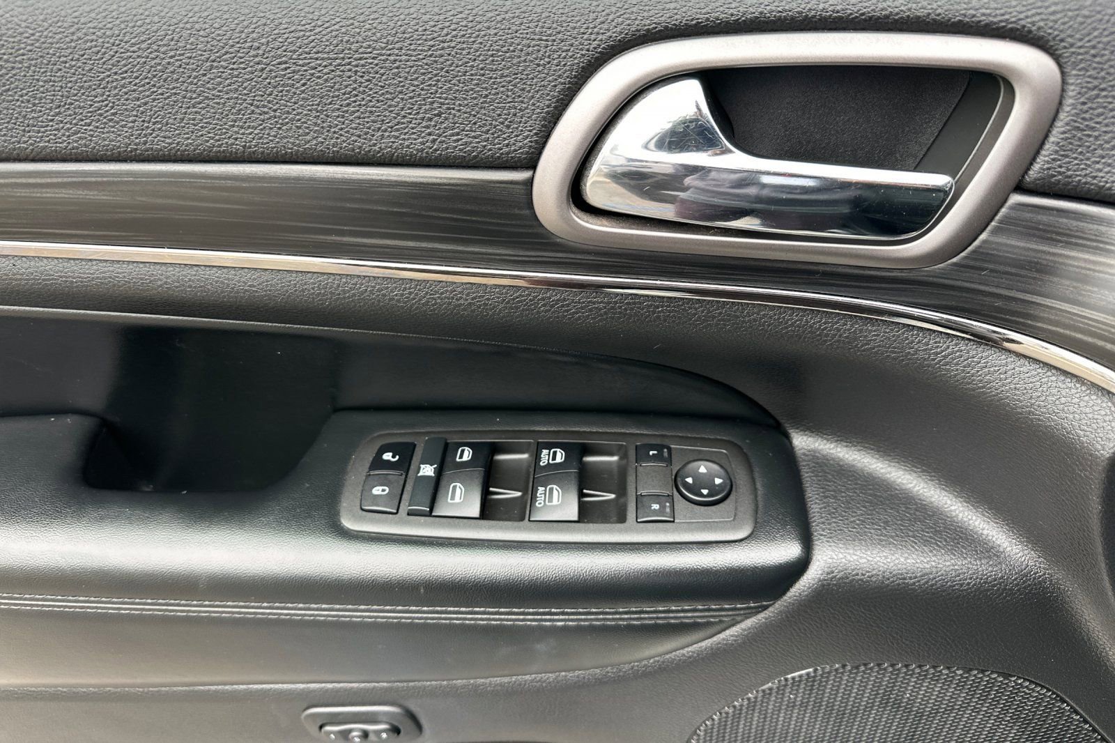 Used 2021 Jeep Grand Cherokee Limited X RWD image 11
