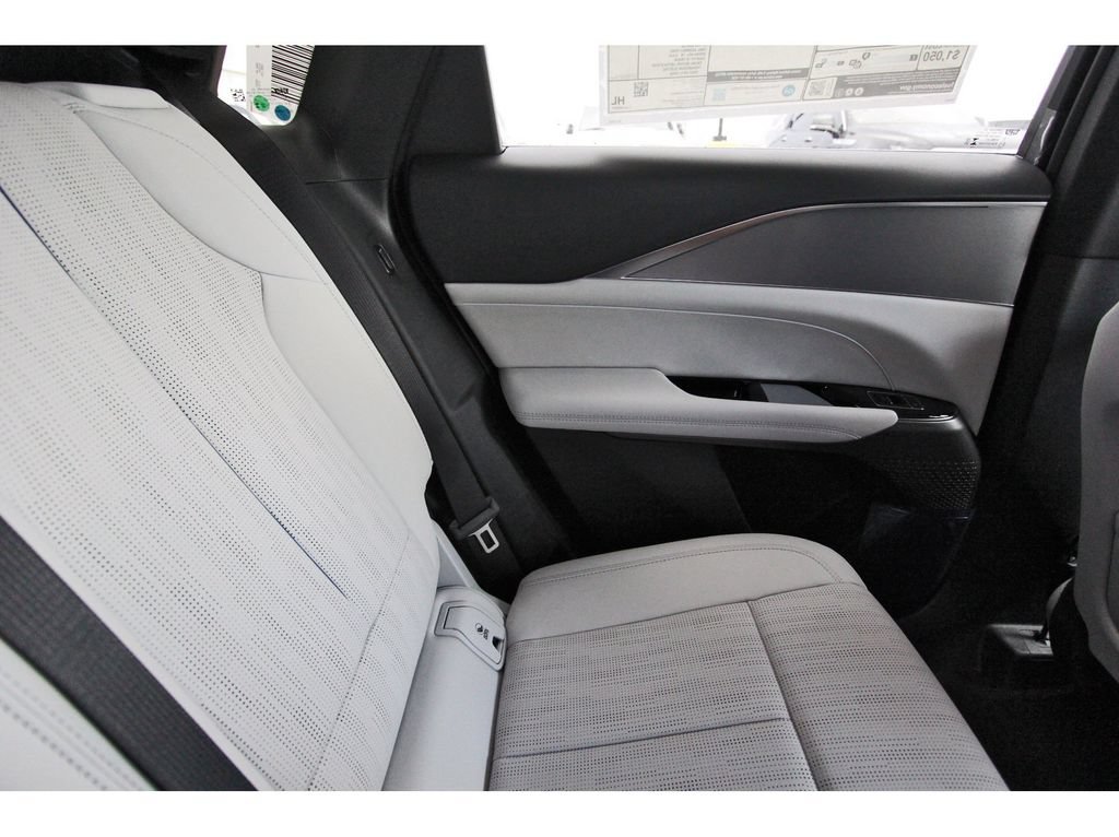 New 2027 Cadillac Lyriq Luxury AWD/4WD image 11