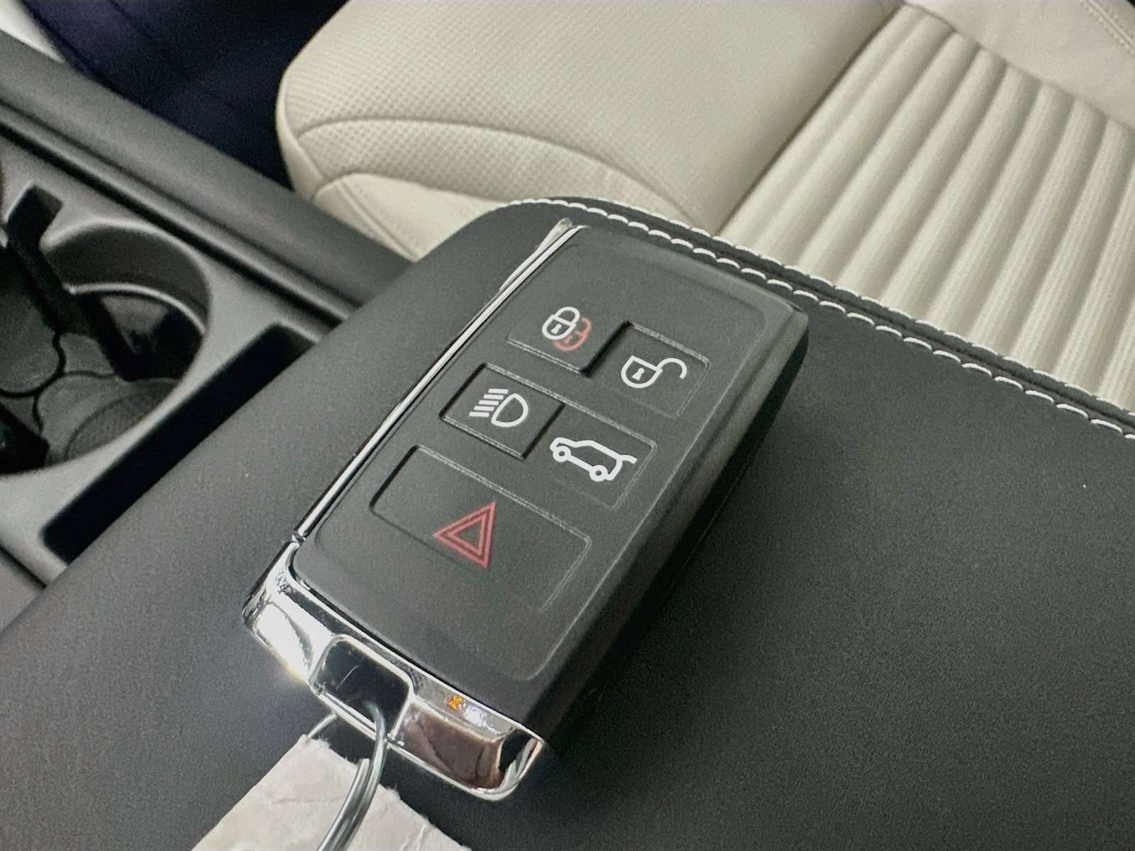 New 2026 Land Rover Discovery Limited Edition AWD/4WD image 30