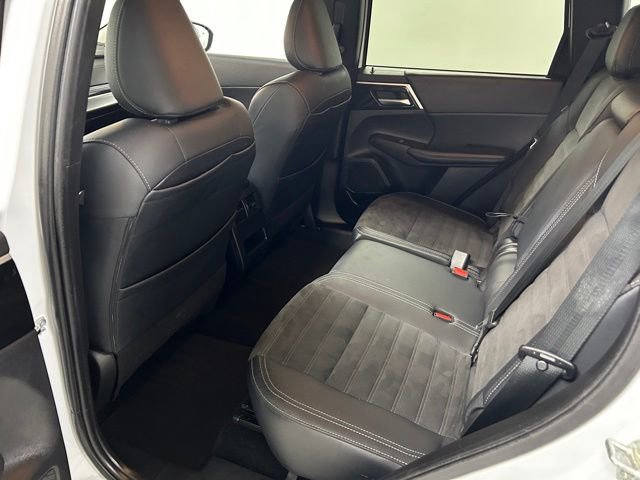 Used 2024 Mitsubishi Outlander AWD image 15