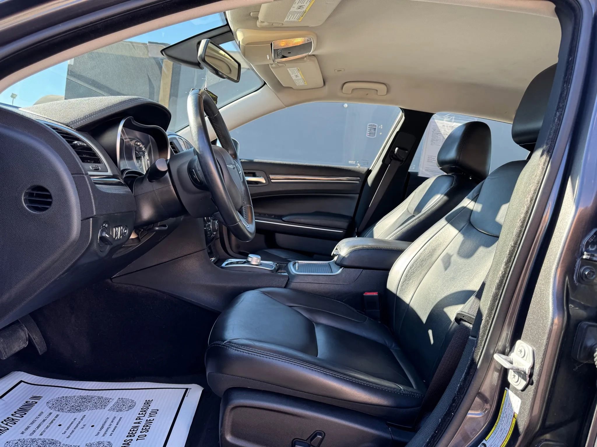 Used 2017 Chrysler 300 Limited image 11