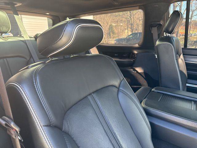 Used 2022 Jeep Grand Wagoneer Series II AWD/4WD image 35
