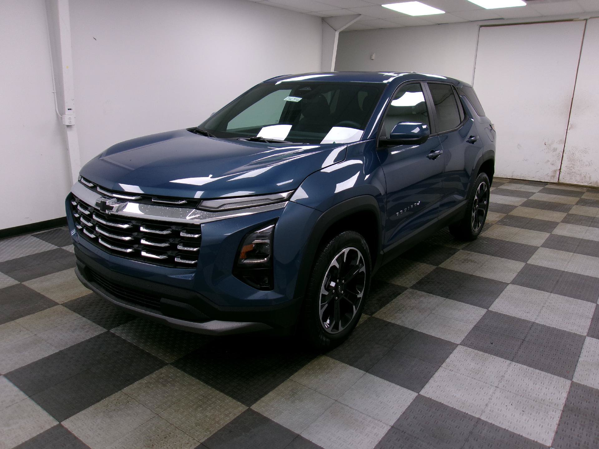 New 2026 Chevrolet Equinox LT w/ Convenience Package II AWD/4WD image 1