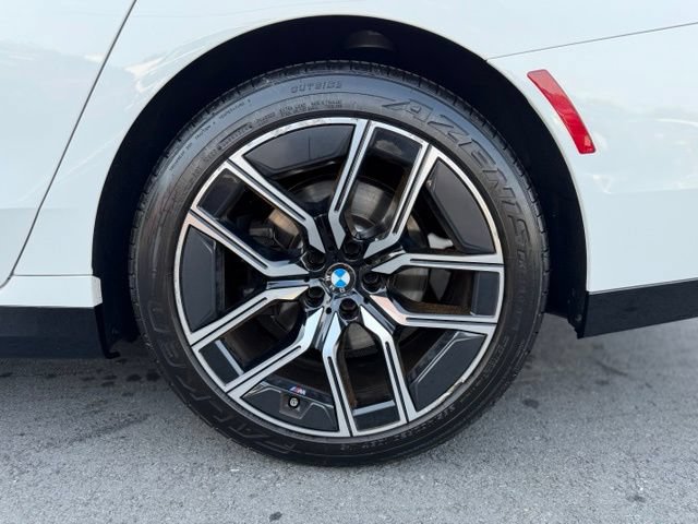 Used 2024 BMW 740i xDrive AWD/4WD image 31