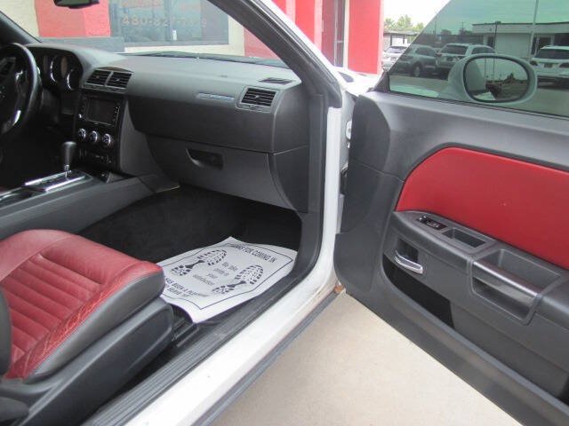 Used 2013 Dodge Challenger SXT RWD image 12