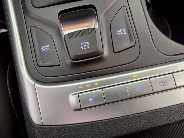 Used 2025 Kia Carnival FWD image 22