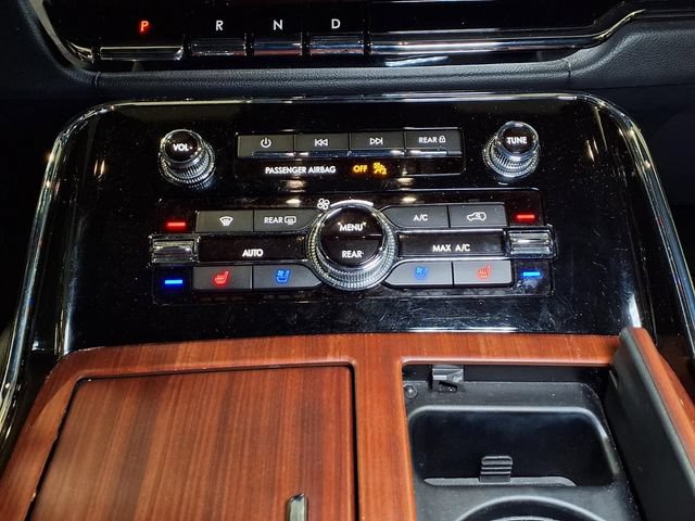 Used 2023 Lincoln Navigator Reserve AWD/4WD image 7