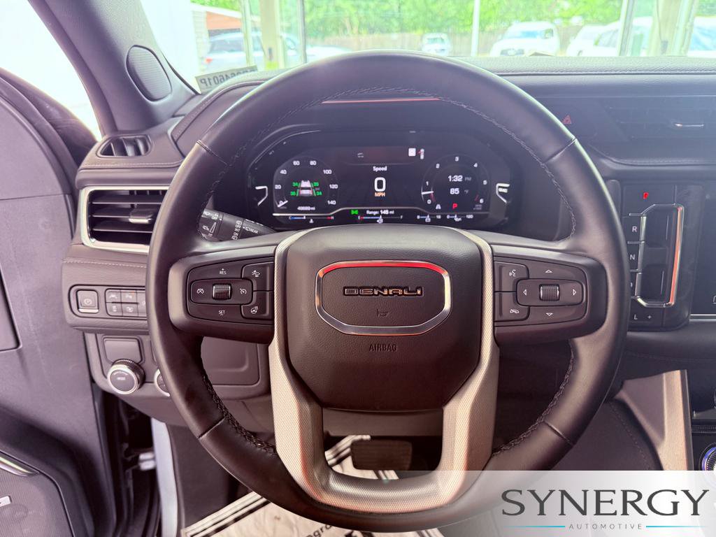 Used 2023 GMC Yukon Denali RWD image 17