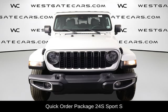 Used 2024 Jeep Gladiator Sport AWD/4WD image 2