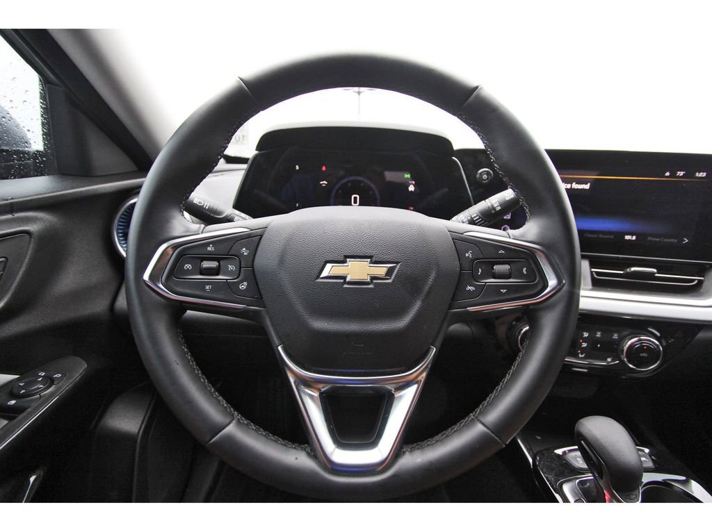 Used 2025 Chevrolet Trax LT w/ Driver Confidence Package image 14