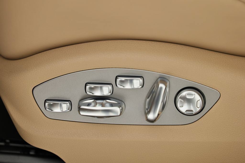 New 2026 Porsche Macan AWD/4WD image 25