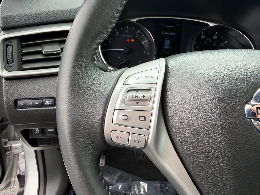 Used 2014 Nissan Rogue SL image 24