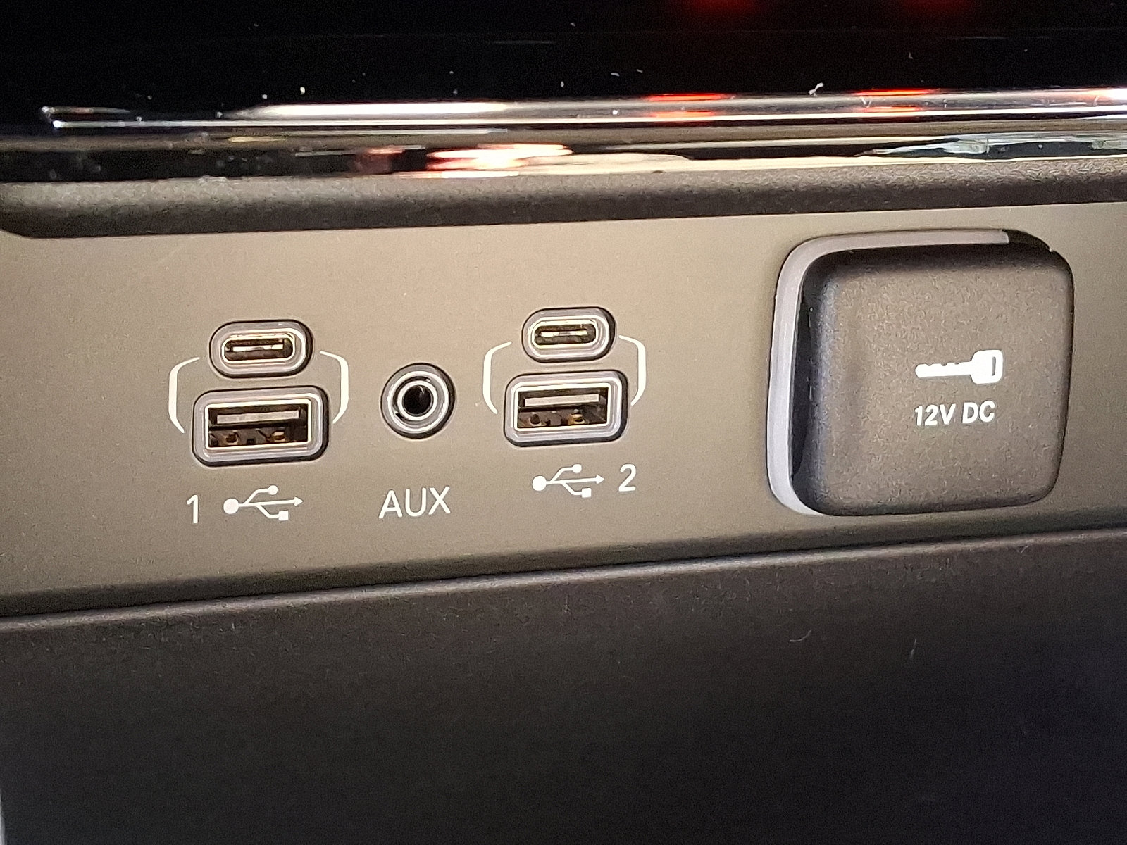 Certified 2023 Jeep Grand Cherokee Laredo image 24