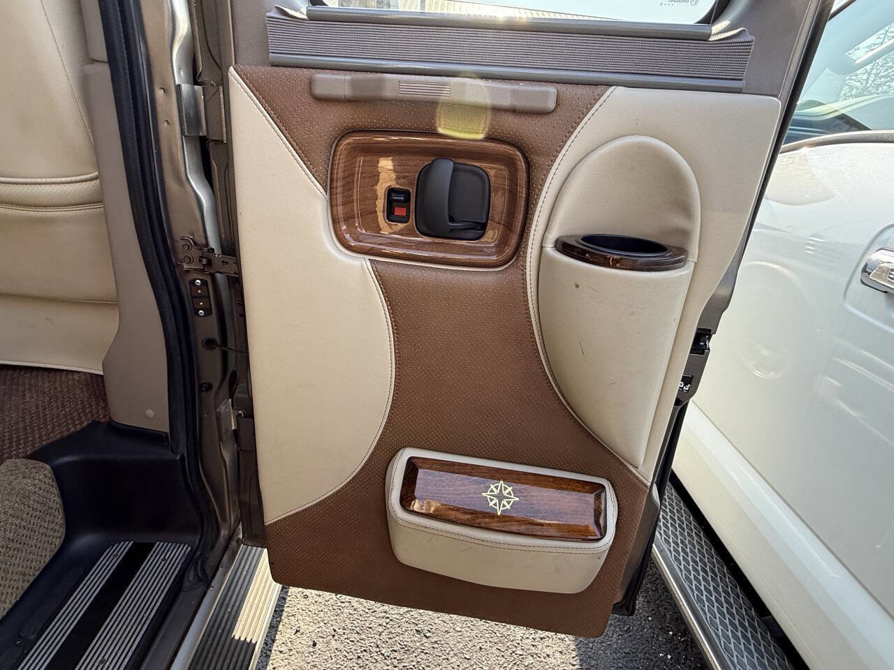 Used 2015 Chevrolet Express 2500 image 24