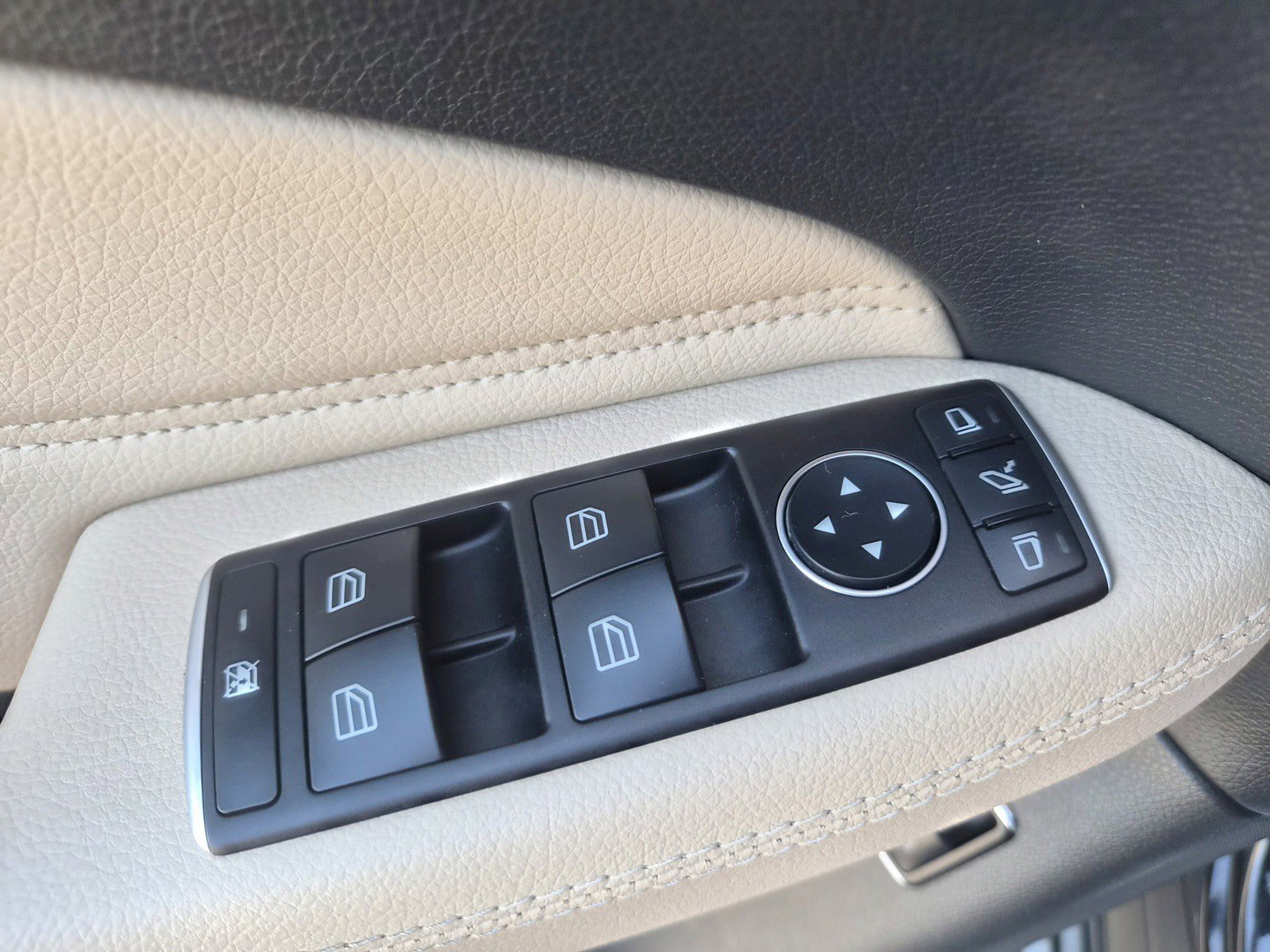 Used 2017 Mercedes-Benz GLS 450 4MATIC image 26