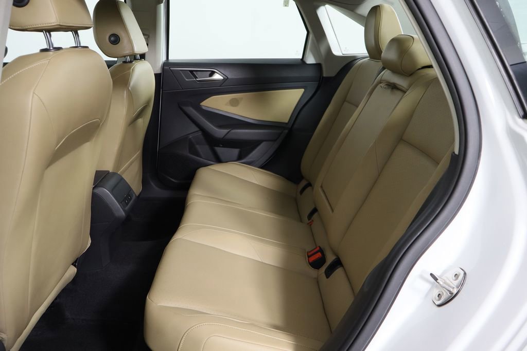 Used 2019 Volkswagen Jetta SE w/ Cold Weather Package image 17