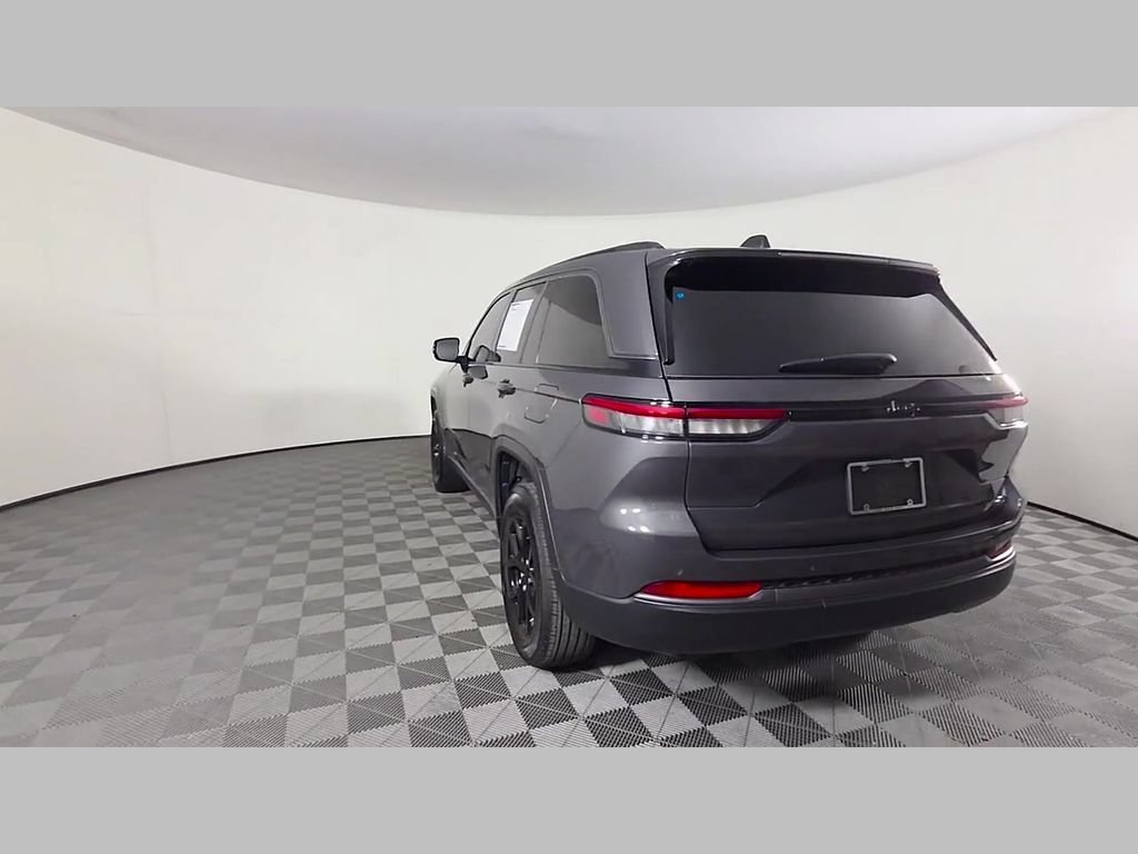 Used 2026 Jeep Grand Cherokee Altitude RWD image 41