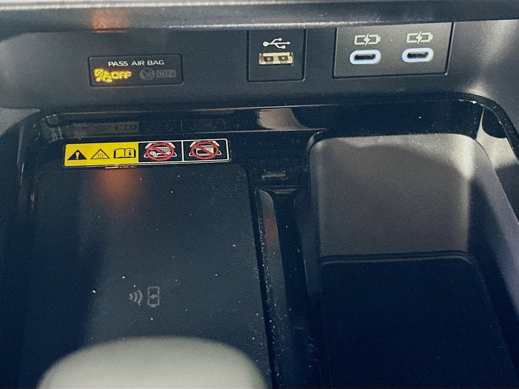 Used 2025 Toyota Camry XLE FWD image 31
