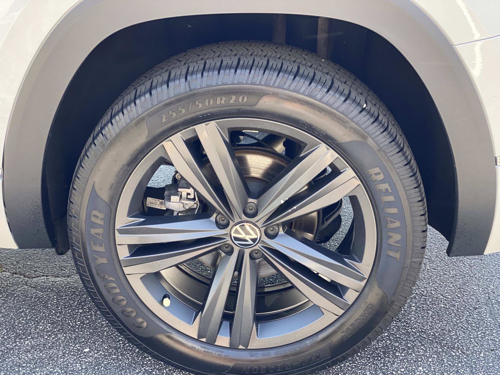 Used 2021 Volkswagen Atlas SE w/ Panoramic Sunroof Package image 17