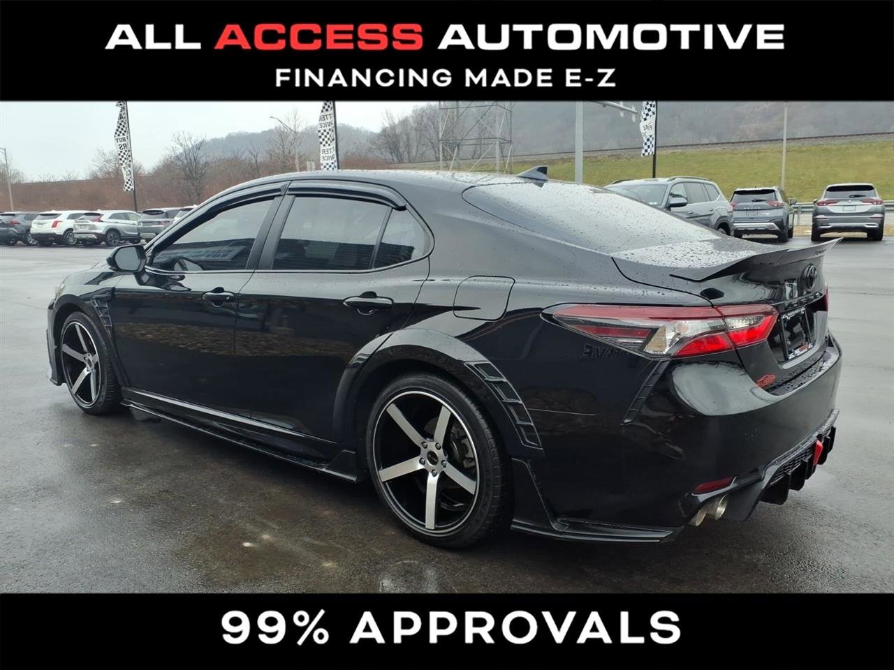 Used 2023 Toyota Camry SE w/ Cold Weather Package image 4