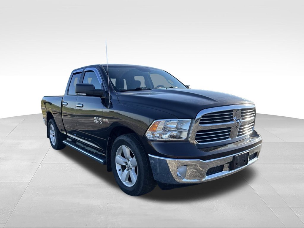 Used 2017 RAM 1500 Classic SLT w/ SLT Plus D←cor Group AWD/4WD image 3