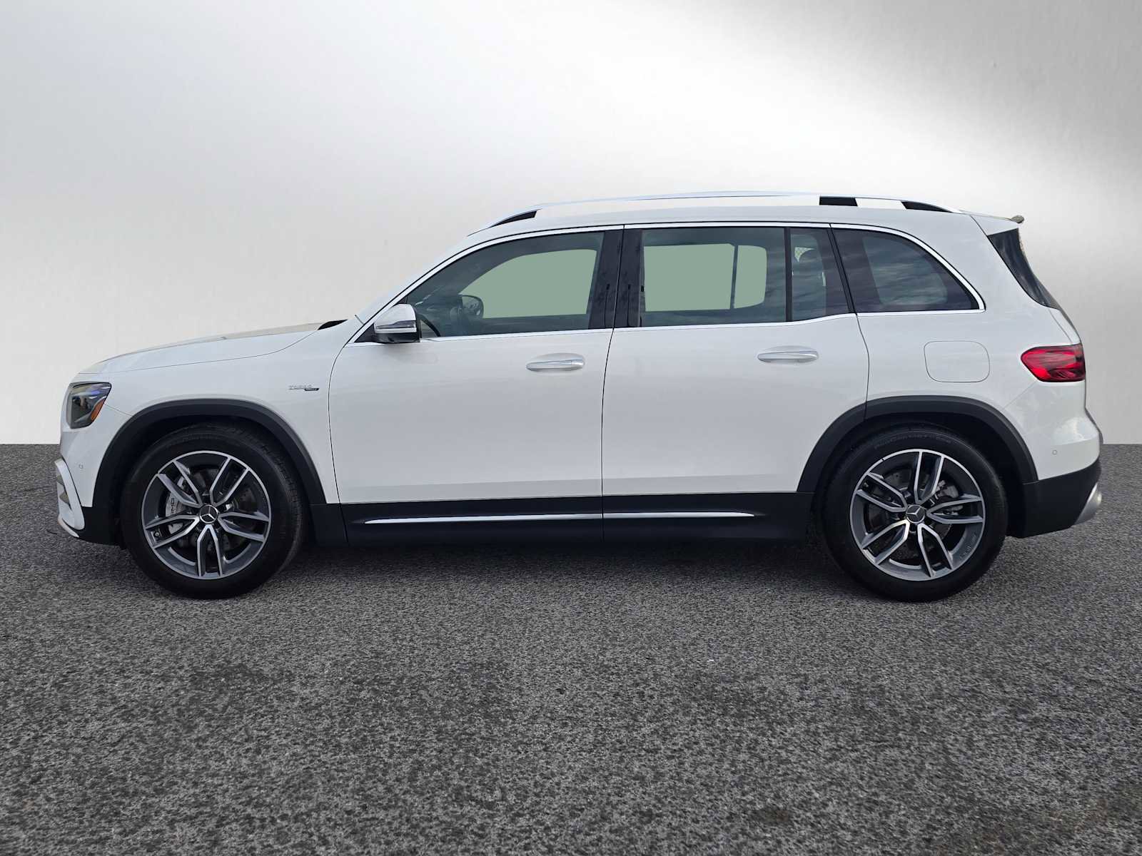 Used 2025 Mercedes-Benz GLB 35 AMG 4MATIC image 6