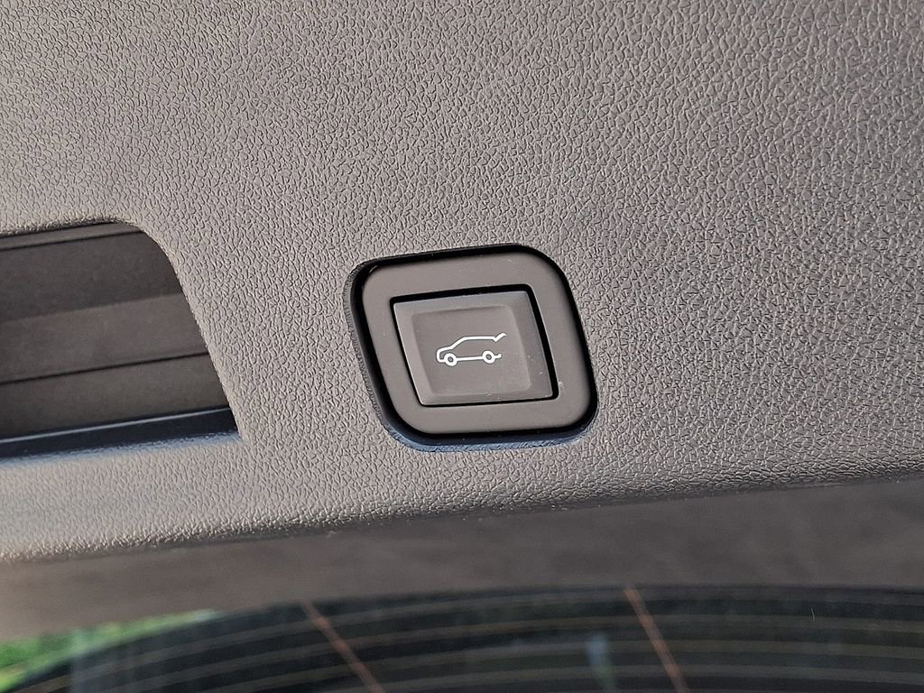Used 2024 Chevrolet Traverse Z71 w/ Enhanced Driving Package AWD/4WD image 30