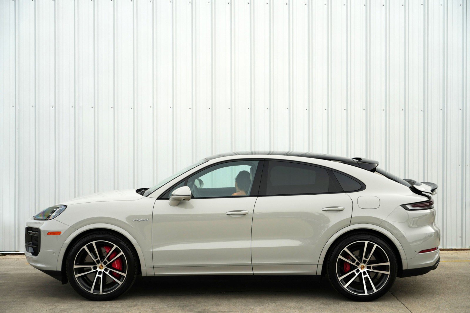 Used 2024 Porsche Cayenne Turbo AWD/4WD image 9