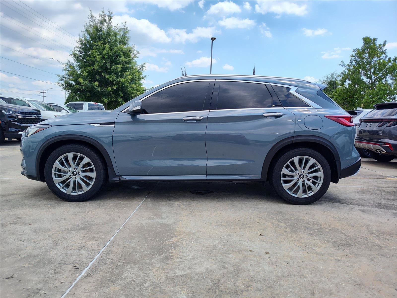 Used 2025 INFINITI QX50 Luxe AWD/4WD image 3
