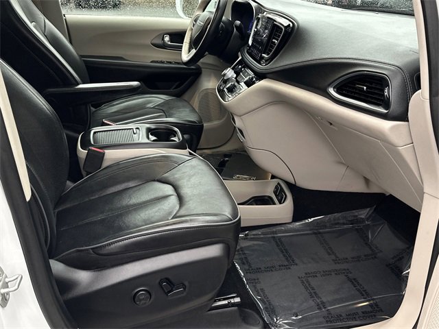 Used 2019 Chrysler Pacifica Limited image 13