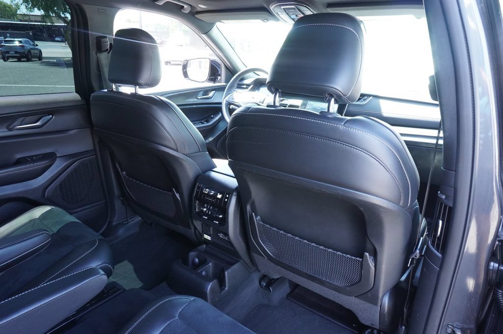 Used 2025 Jeep Grand Cherokee L Altitude RWD image 12