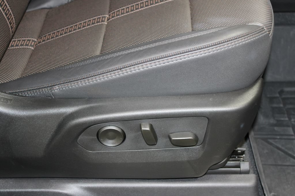 Used 2025 Chevrolet Silverado 1500 High Country w/ High Country Premium Package AWD/4WD image 29