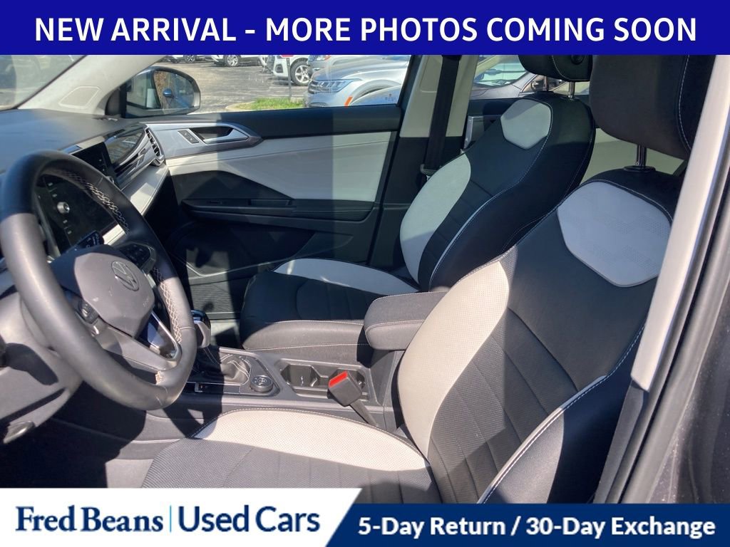 Used 2025 Volkswagen Taos SEL w/ Black Wheel Plus Package AWD/4WD image 9