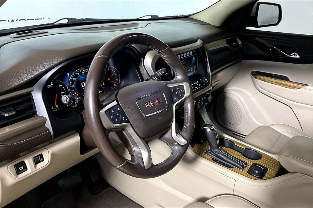 Used 2019 GMC Acadia Denali w/ Technology Package FWD image 10