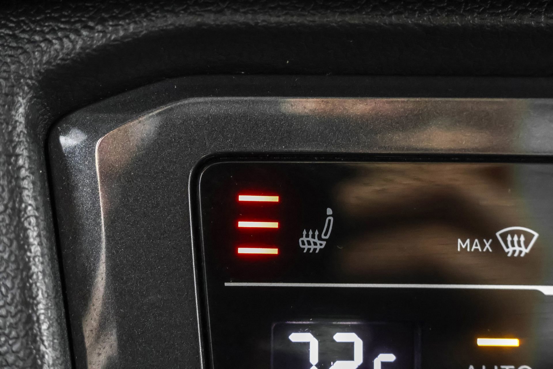 Used 2023 Volkswagen Tiguan SE R-Line image 31