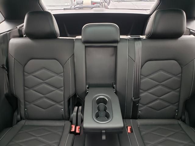 Used 2024 Volkswagen Atlas Cross Sport SE w/ Panoramic Sunroof Package image 15