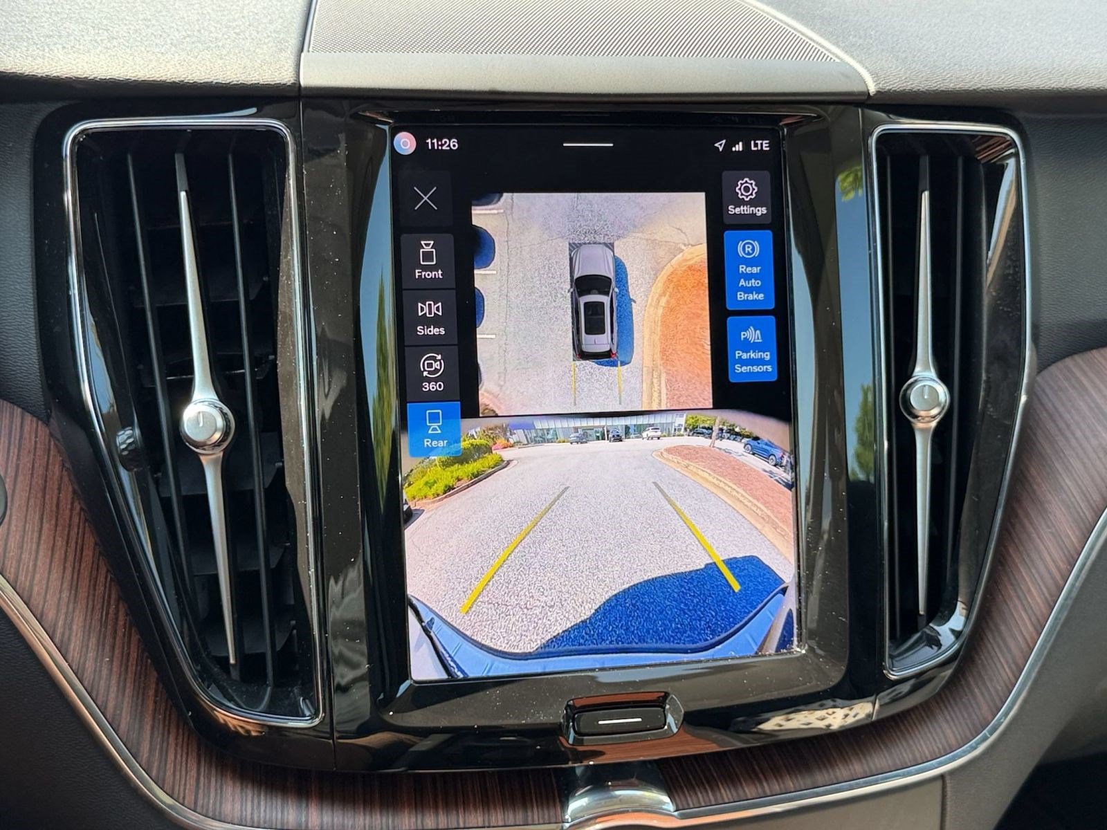 Certified 2024 Volvo XC60 B5 Plus w/ Protection Package Premier AWD/4WD image 21