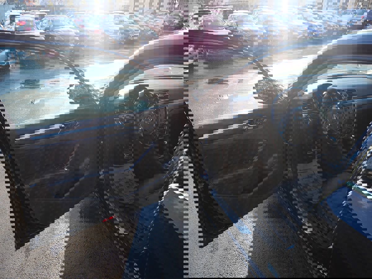 Used 2017 Volkswagen Passat 1.8T R-Line image 15