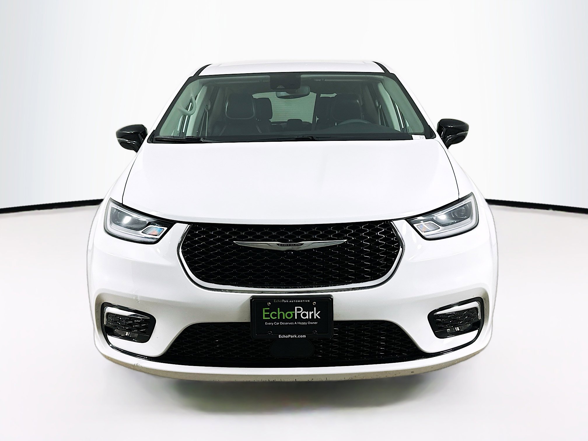 Used 2024 Chrysler Pacifica Touring-L image 2