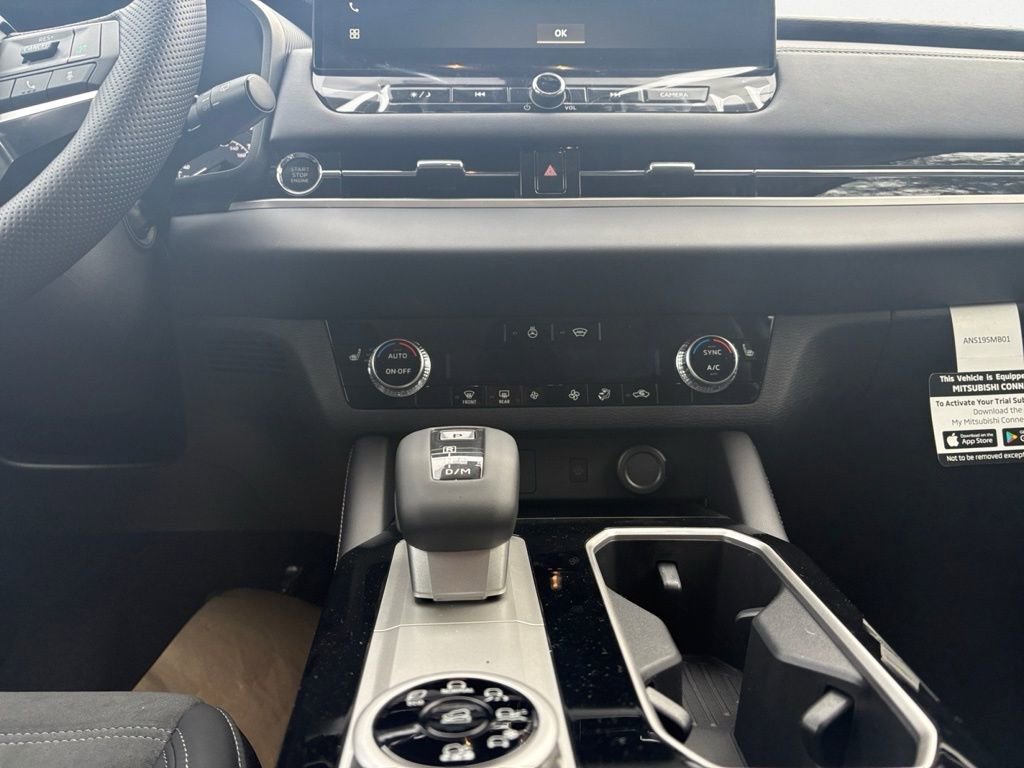 New 2026 Mitsubishi Outlander SE image 17