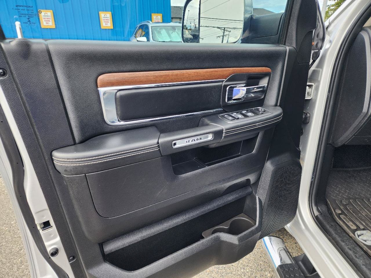 Used 2014 RAM 1500 Laramie w/ Convenience Group AWD/4WD image 10